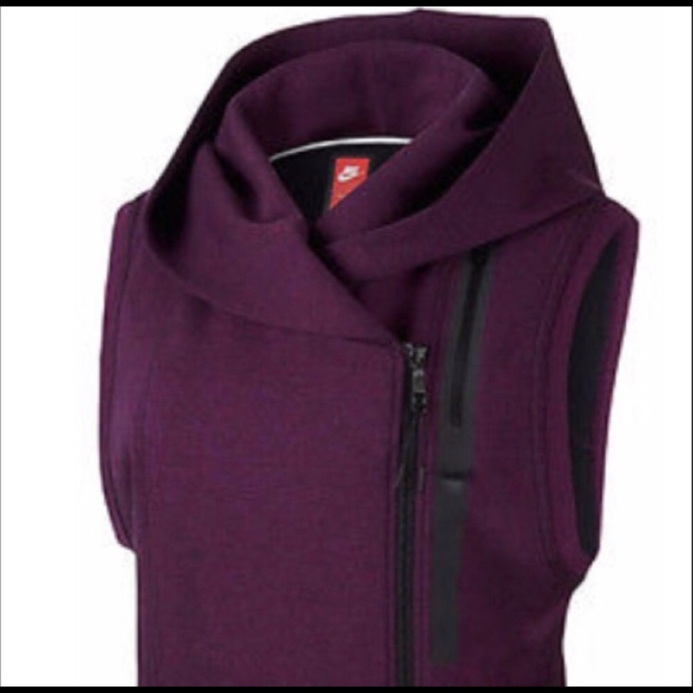 Small Nike Tech Vest